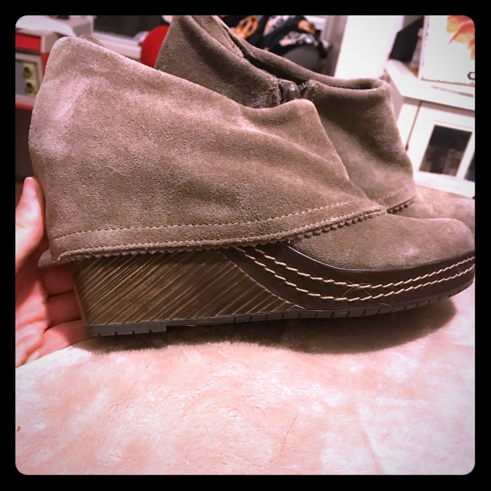 Heeled memory foam booties